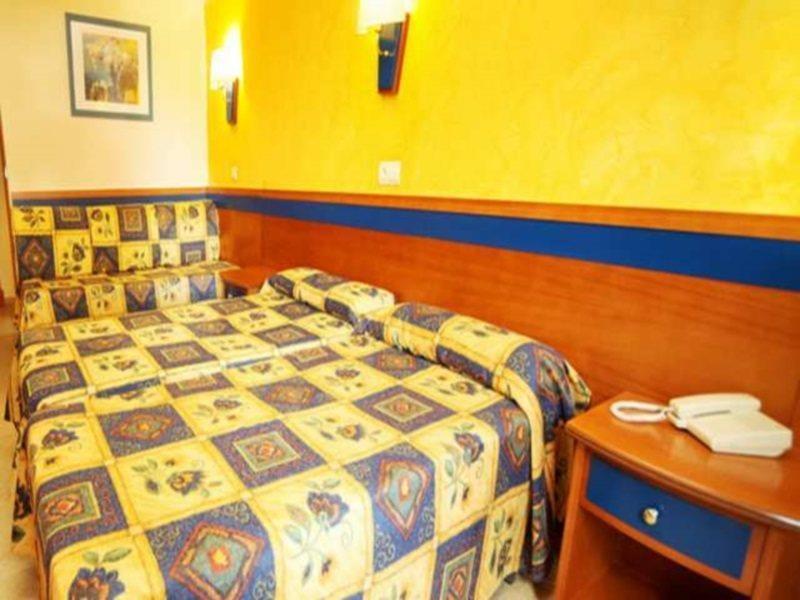Sahara Nubia Gobi Hotel Ses Cadenes Luaran gambar A room at the hotel